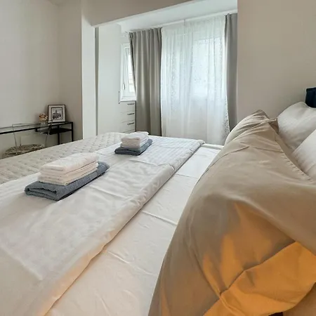 2 Bedroom Nice Apartment In Split Apartmán *
