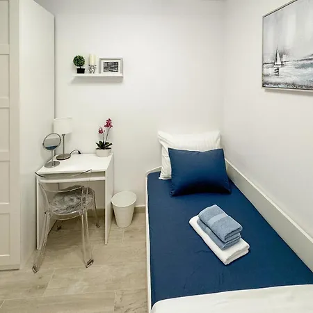 2 Bedroom Nice Apartment In Split *