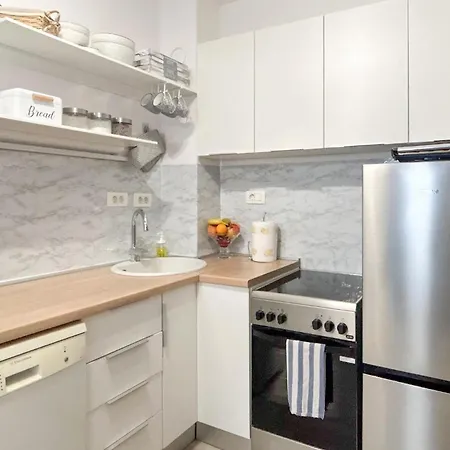2 Bedroom Nice Apartment In Split *